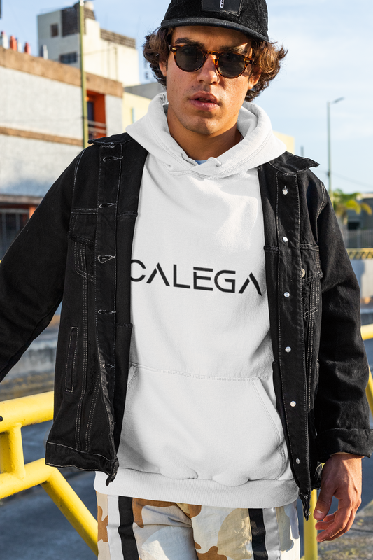 Sweat à capuche blanc pour homme avec logo CALEGA noir style streetwear minimaliste et urbain