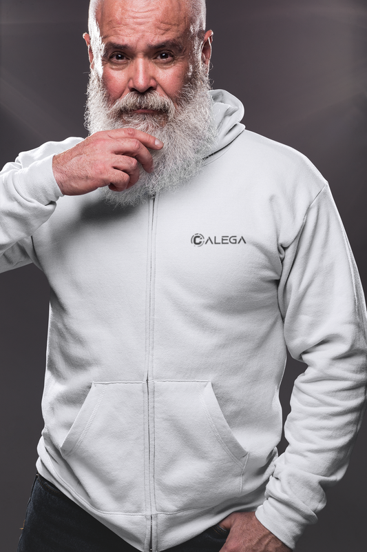 Sweat à capuche homme en coton bio brodé, vêtement streetwear éthique et durable par CALEGA