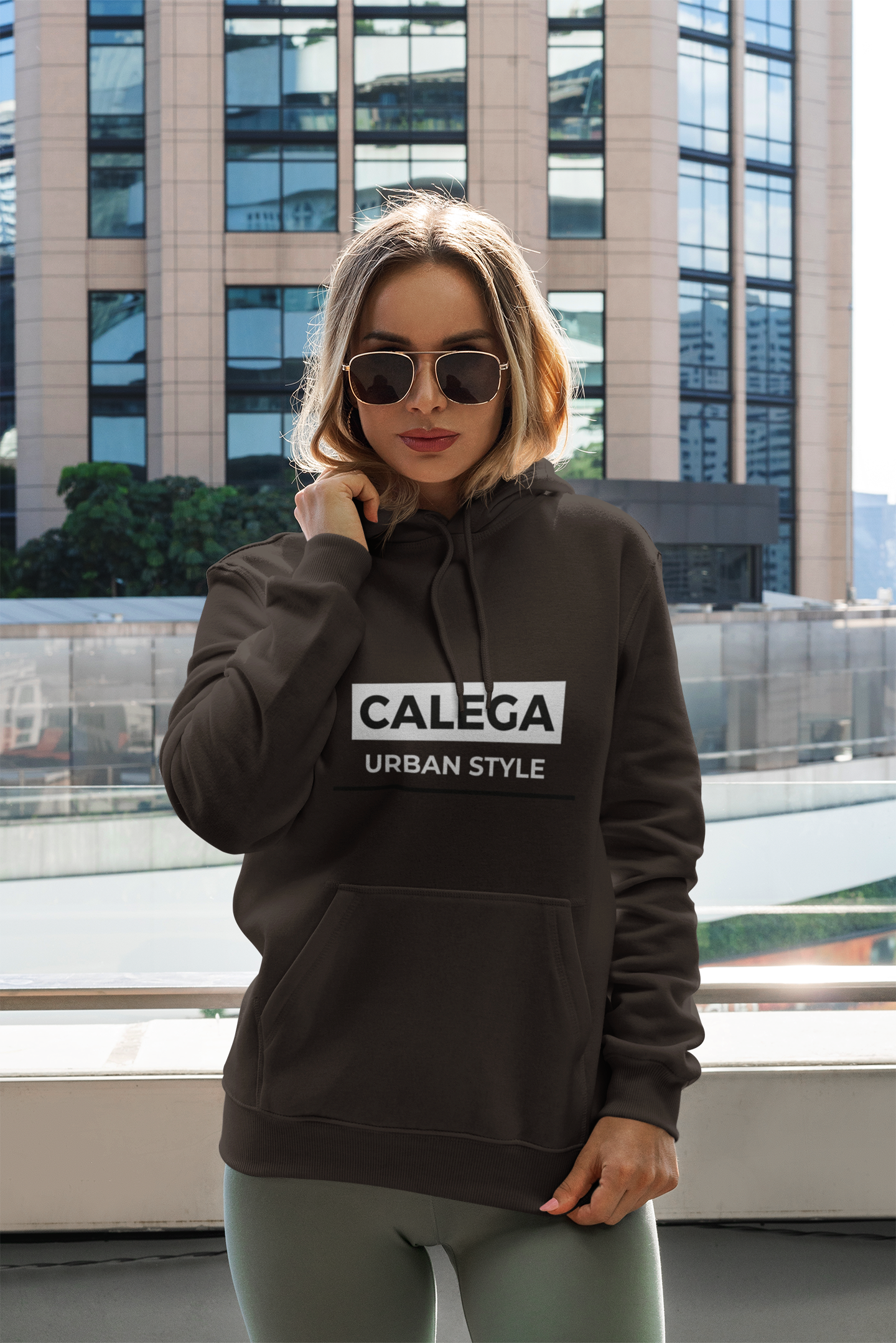 sweat à capuche Urban Style pour femme look urbain moderne, coupe décontractée et design streetwear original CALEGA Women