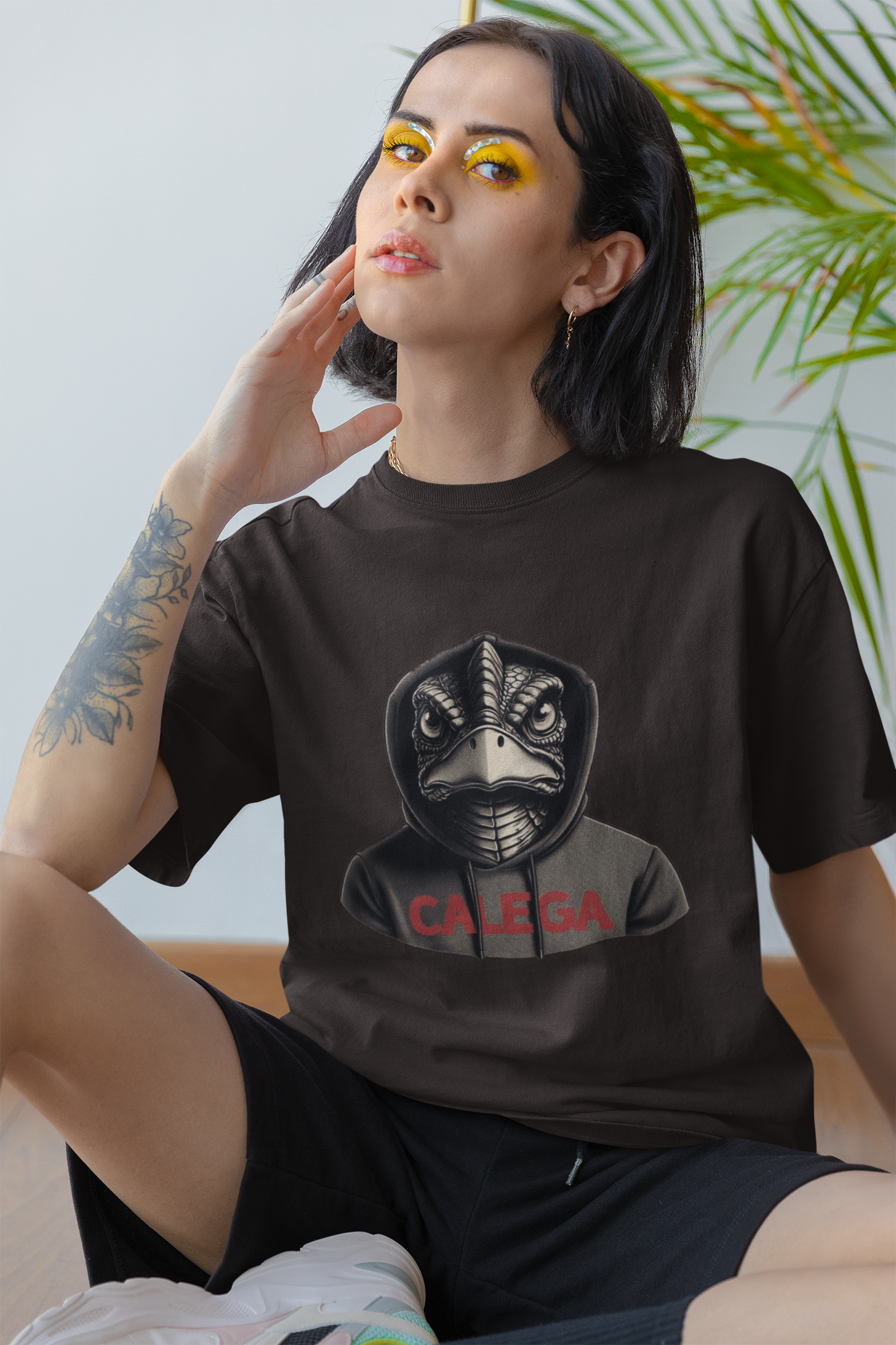 t-shirt femme motif autruche imprimé original et humoristique, style streetwear artistique CALEGA Women